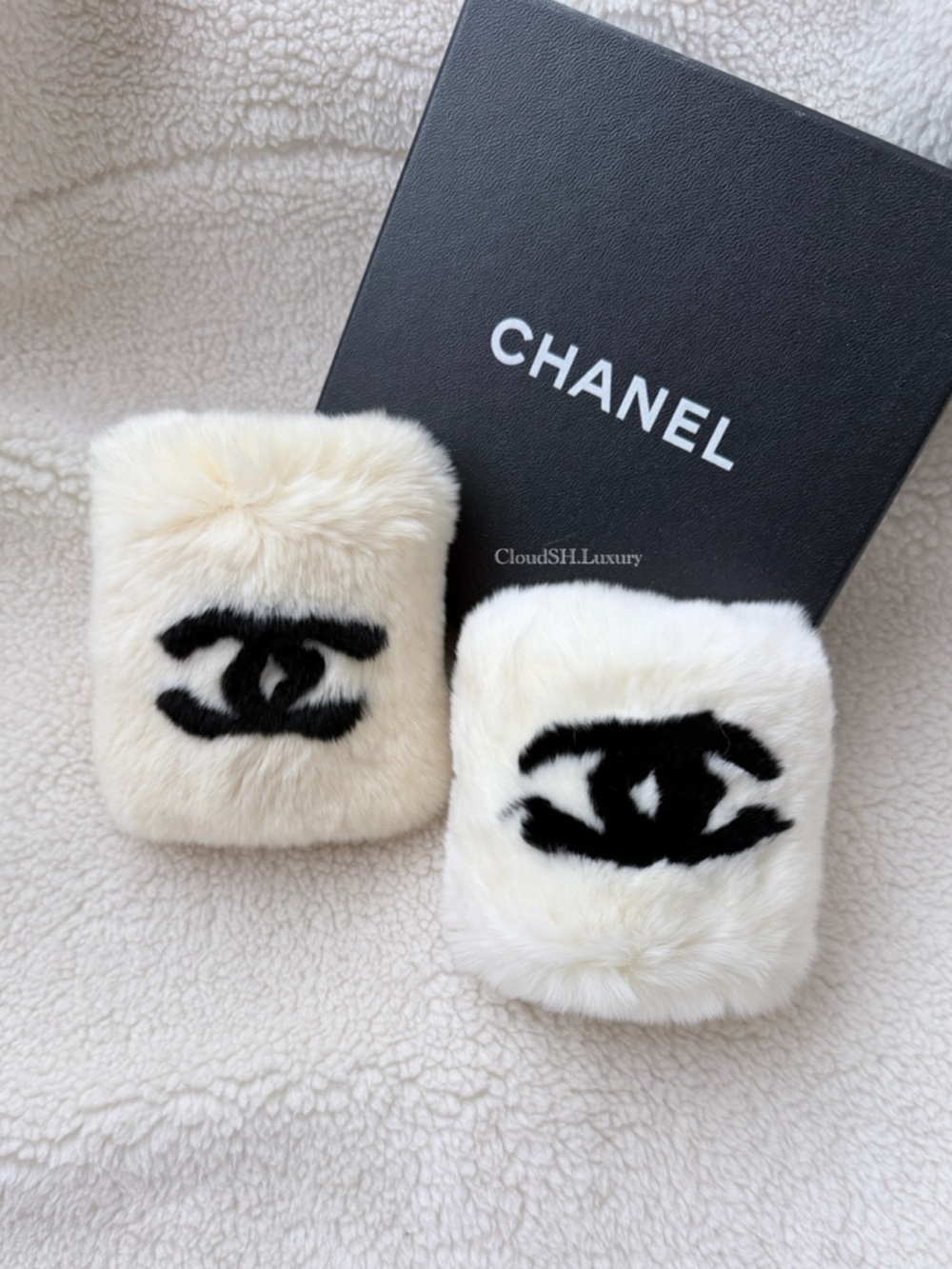 Auth Chanel White Classic CC Logo Fur Bracelet/ Wristband Set